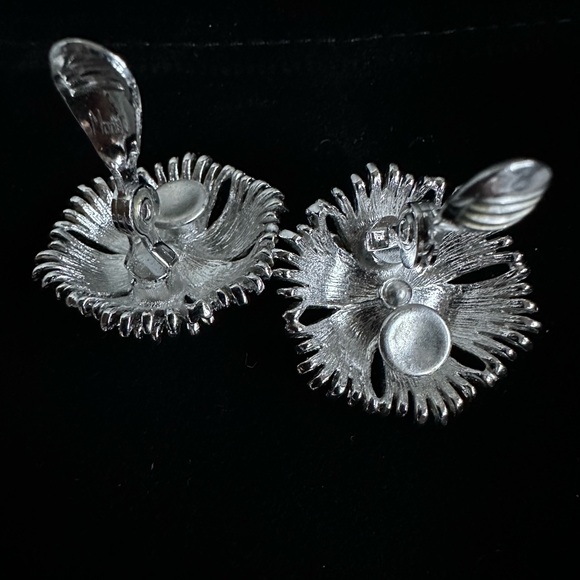 MONET Vintage 60s Cordelia Leroy Miozzi Textured Silver Tone Clip On Earrings - Picture 10 of 11